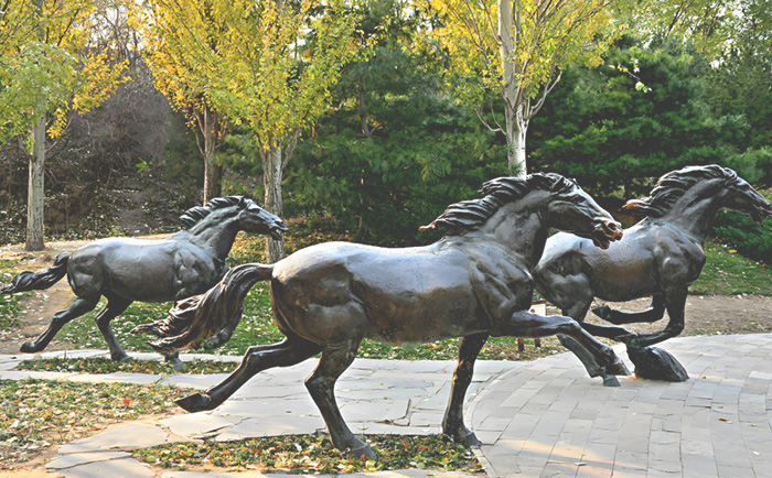 廣場(chǎng)銅馬雕塑——駿馬奔騰 ，鑄就永恒