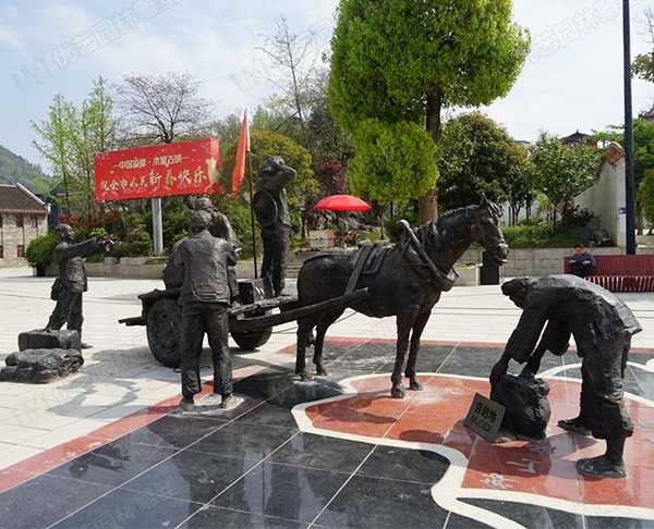 定制一座大型銅雕塑價(jià)格大致為多少？