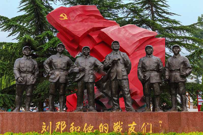 革命人物雕塑，劉鄧和他的戰(zhàn)友們雕像