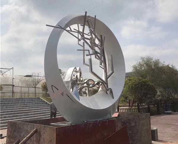 不銹鋼雕塑廠家分析不銹鋼雕塑生銹了怎么辦？