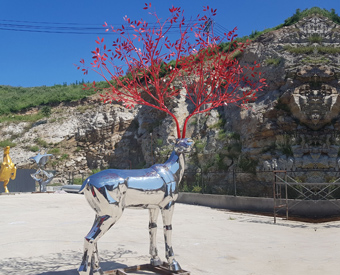 人們?yōu)槭裁聪矚g擺放不銹鋼鹿雕塑？