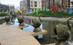 銅雕塑廠家分析銅雕塑選擇應(yīng)該注意哪些問題？